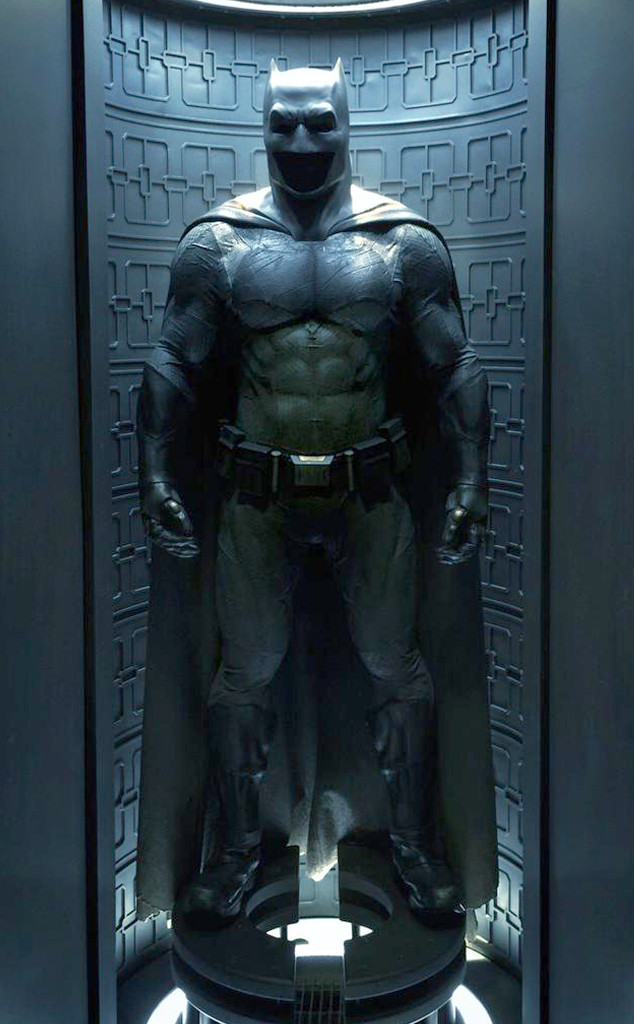 Zack Snyder Finally Reveals Ben Affleck's Full Batsuit - E! Online