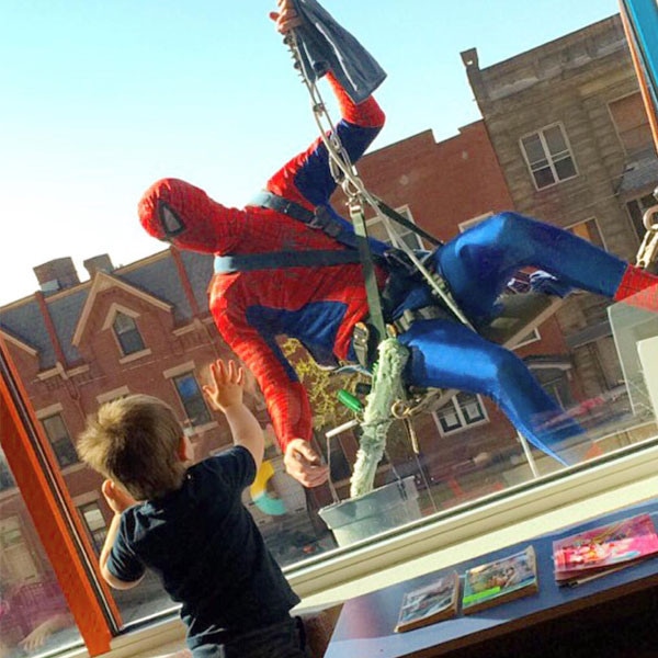 Spiderman, Window Washer, Children's Hospital, Twitter