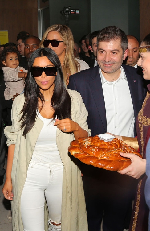 Kim Kardashian, Khloé Kardashian, Kanye West y North West, Armenia