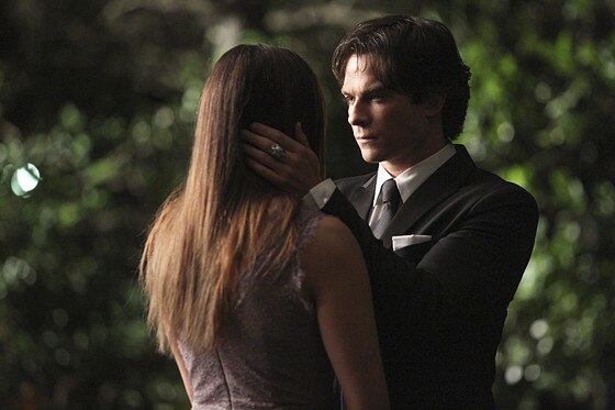 elena fica com damon ou stefan