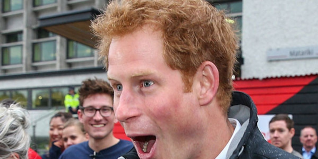 Prince Harry Makes Funny Faces at Baby in New Zealand: See the Pics! - E!  Online