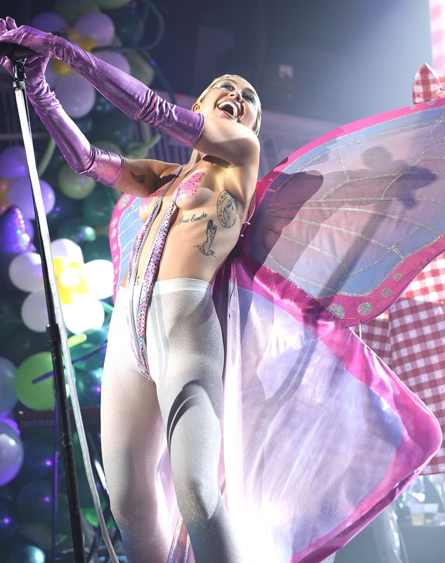 Nipple Pasties From Miley Cyrus Wildest Concert Pics  E -8128