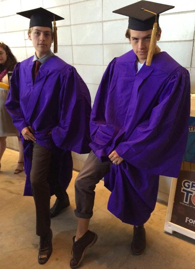 Dylan Cole Sprouse Graduate Nyu With Honors Pics E News