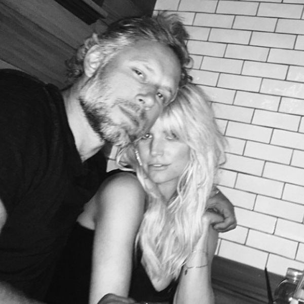 Jessica Simpson Makes the Perfect Christie Brinkley for Halloween E