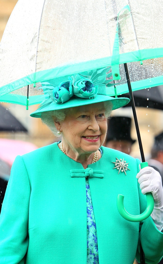 Green Queen from Reign-y Day Style! Queen Elizabeth II's Matching ...