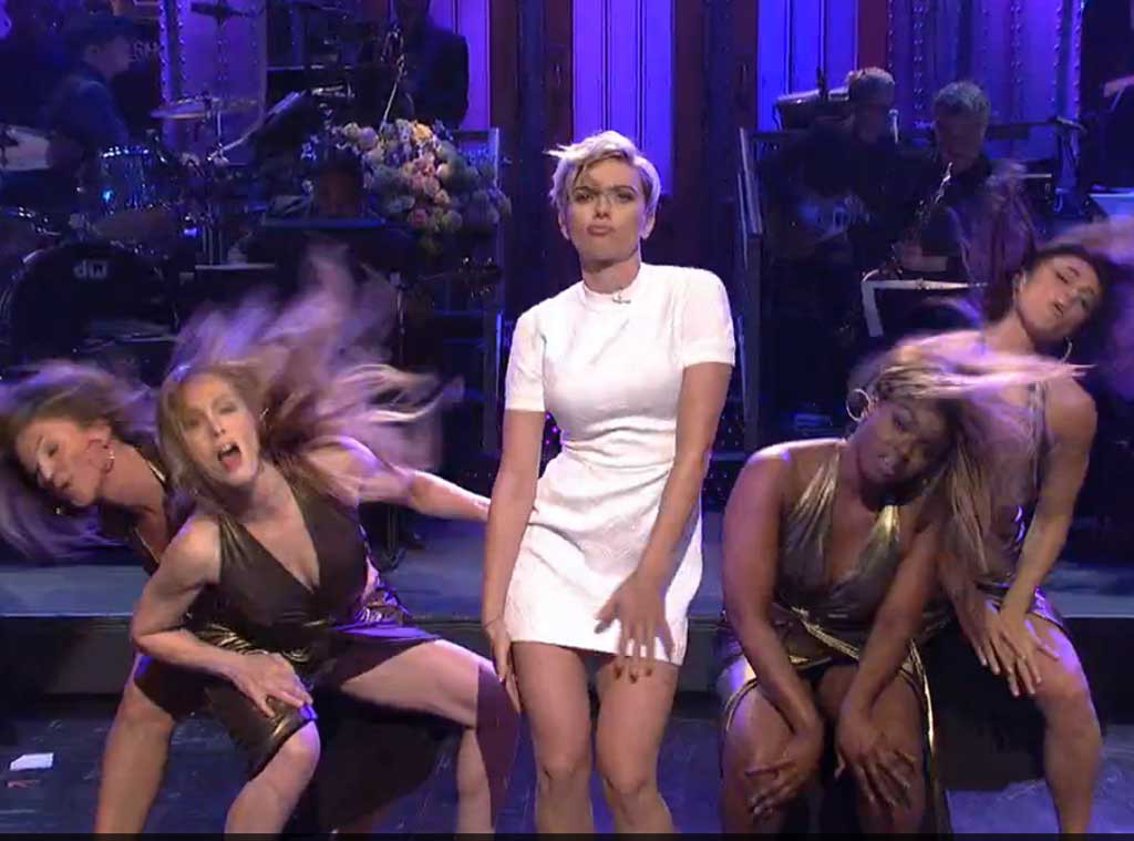 Scarlett Johansson Hosts SNL, Performs Sexy Dance 5 Highlights