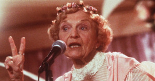 Wedding Singer Grandmother Ellen Albertini Dow Dies at 101 | E! News