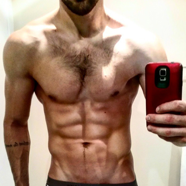 Ryan Guzman Shows Off His Six Pack After Gaining 21 Pounds In 3 Months E Online Au Ryan guzman shows off his incredibly buff body on the set of his photo shoot on tuesday (february in between takes, ryan and the crew were spotted sharing laughs while he played around with his. ryan guzman shows off his six pack