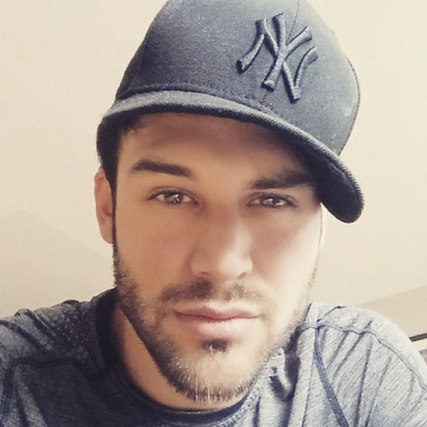 Ryan Guzman Shows Off His Six Pack After Gaining 21 Pounds In 3 Months E Online Uk Ryan anthony guzman, mexican/american actor and model. ryan guzman shows off his six pack