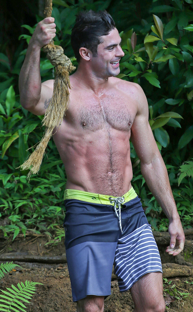 Zac Efron Wears His T-Shirt Inside Out in Hawaii: Photo 3421260