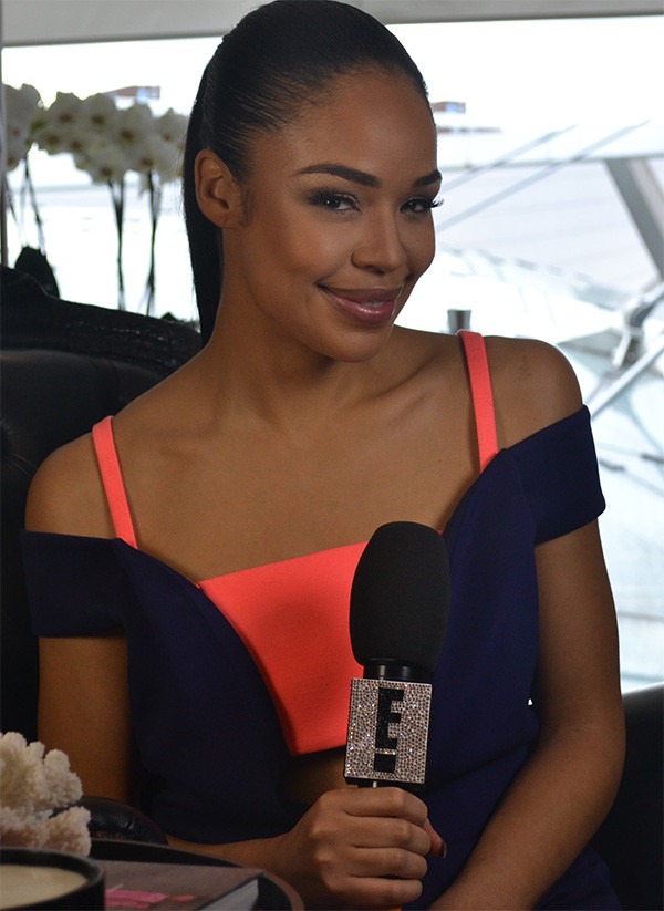 Sarah-Jane Crawford E Host