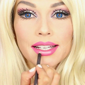 This Makeup Artist Shows You How To Transform Into Barbie And Ruby Rose—watch Now E News