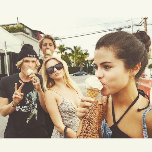 Selena Gomez, Cody Simpson, Instagram