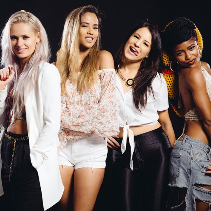 G R L Breaks Up 9 Months After Simone Battle S Suicide E Online