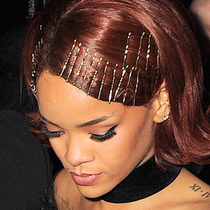 How To Properly Use Bobby Pins—contrary To What Hollywood Hair Trends Show You E News 