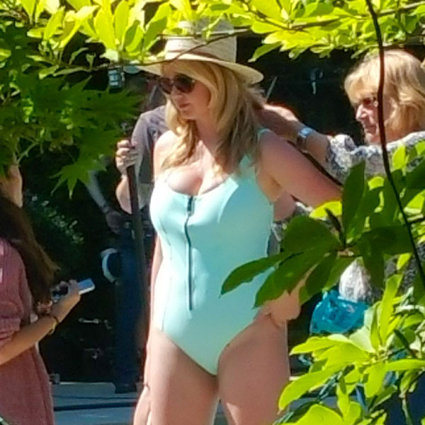 Kate Upton Shows Cleavage In One Piece Swimsuit On Set Of