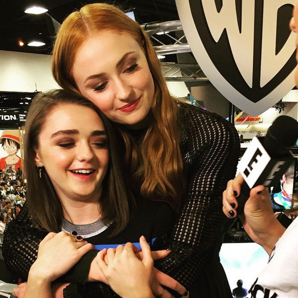 Arya And Sansa Reunited From E Takes On Comic Con 2015 E News