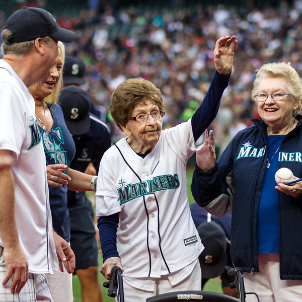 Seattle Mariners fan: 108-year-old Evelyn Jones always hopeful - Sports  Illustrated