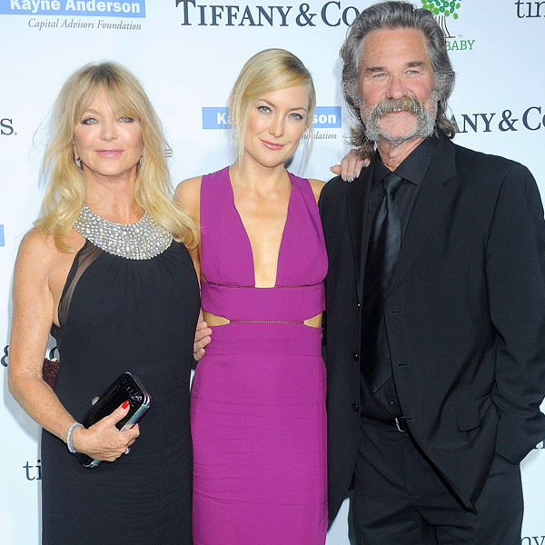 Aw! Goldie Hawn and Kurt Russell Snuggle Up to Watch Overboard E! Online