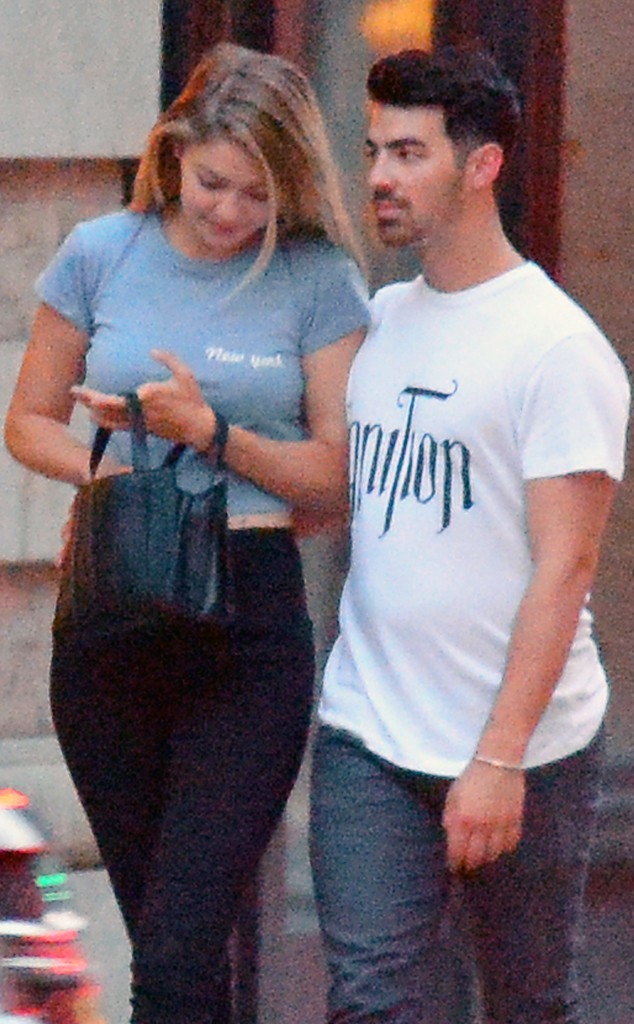 Gigi Hadid And Joe Jonas Pack On The Pda During Romantic