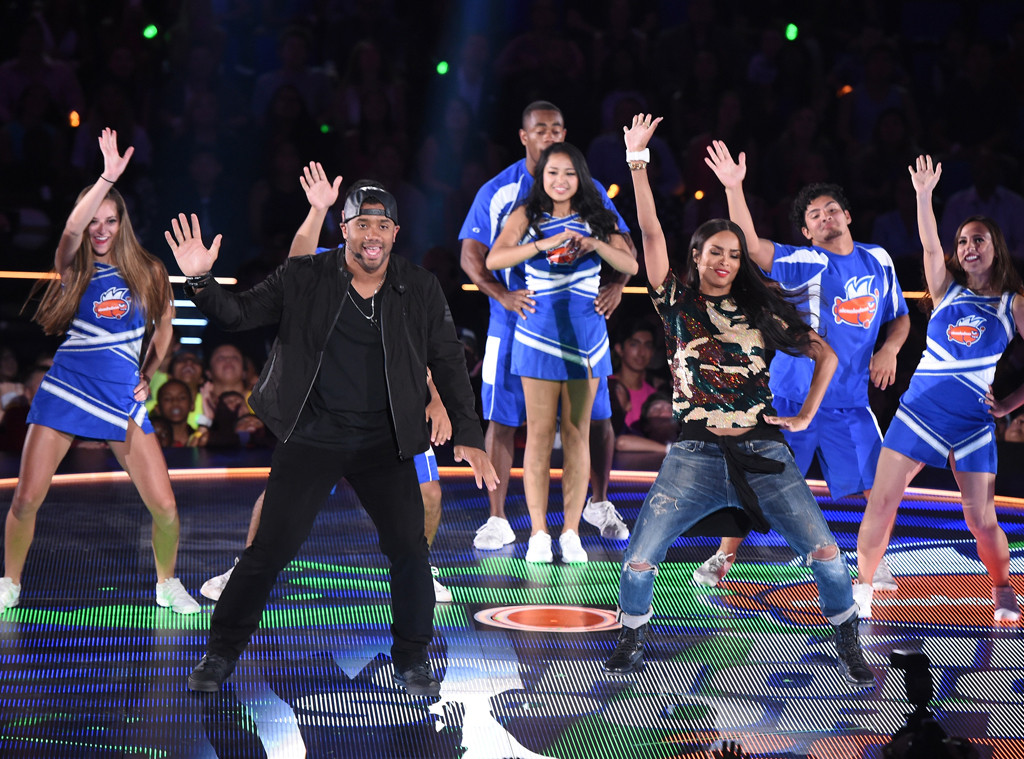 NFL Quarterback Russell Wilson Returns to Host Kids' Choice Sports Awards  2016 – The Hollywood Reporter