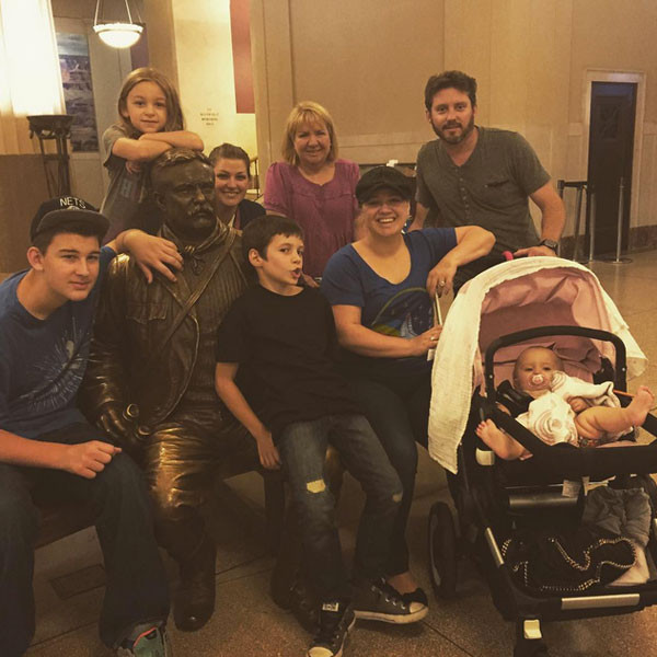 Kelly Clarkson Brings Daughter River Rose Blackstock, 1, to NYC Museum