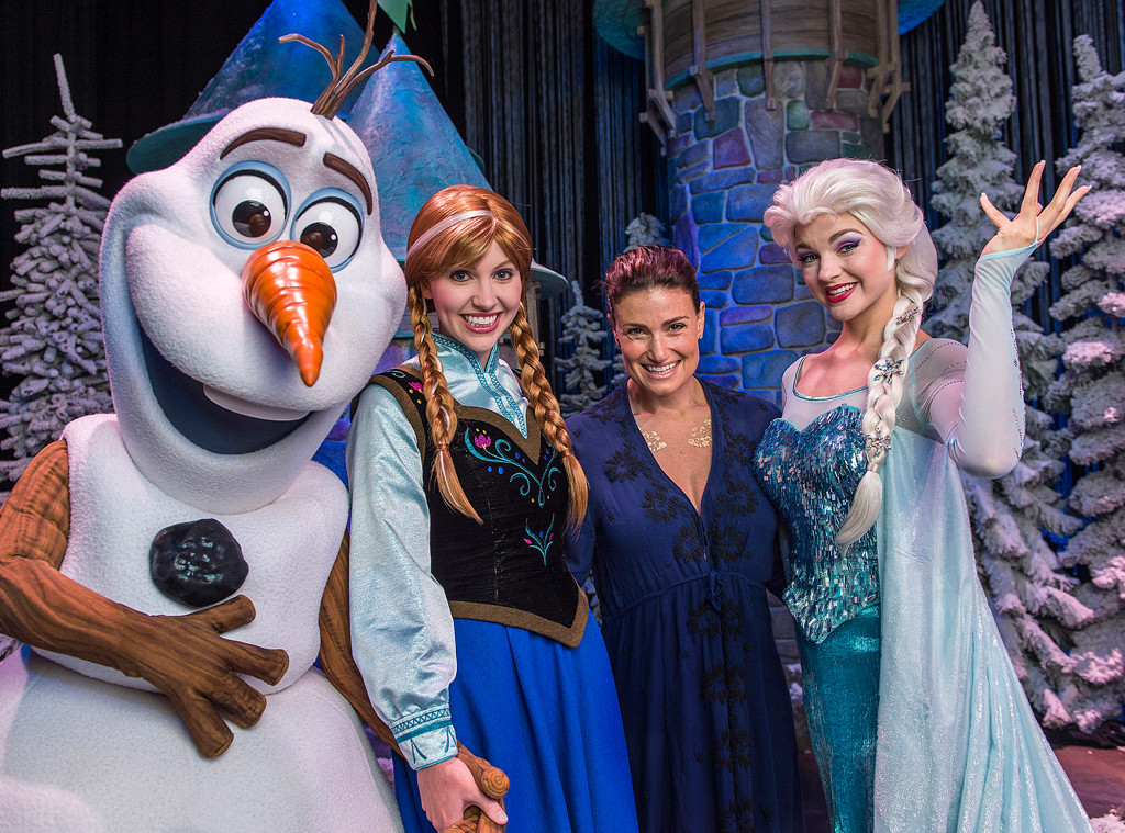 Voorschrijven het is nutteloos diefstal Idina Menzel Meets Frozen's Elsa, Anna & Olaf! - E! Online