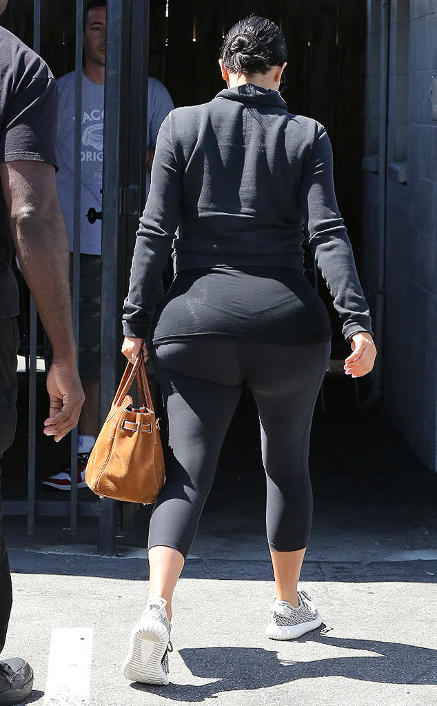 Emmlaw Over exposure! Pregnant Kim Kardashian's workout pants turn