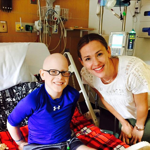 Jennifer Garner Visits Boy Undergoing Chemo