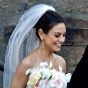 See Mila Kunis In Three Different Wedding Dresses E News Uk