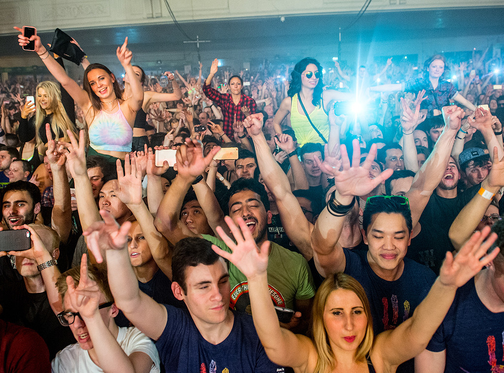 Толпа в клубе