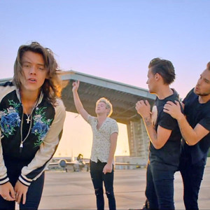 Watch One Directions First Music Video Without Zayn Malik E News 