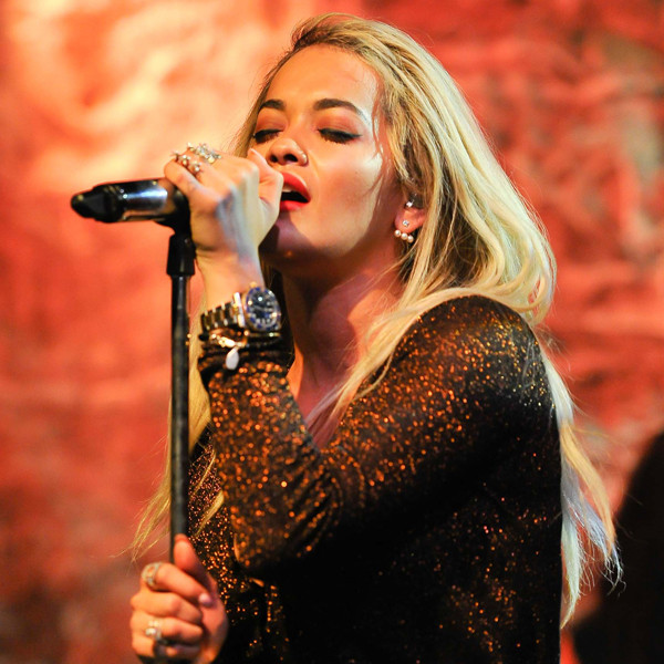 Rita Ora canta pela primeira vez música composta por Ed Sheeran, Us E