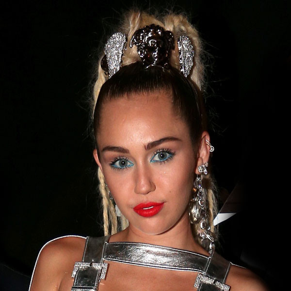 Miley Cyrus Is Practically Naked at the 2015 MTV VMAs - E! Online - UK