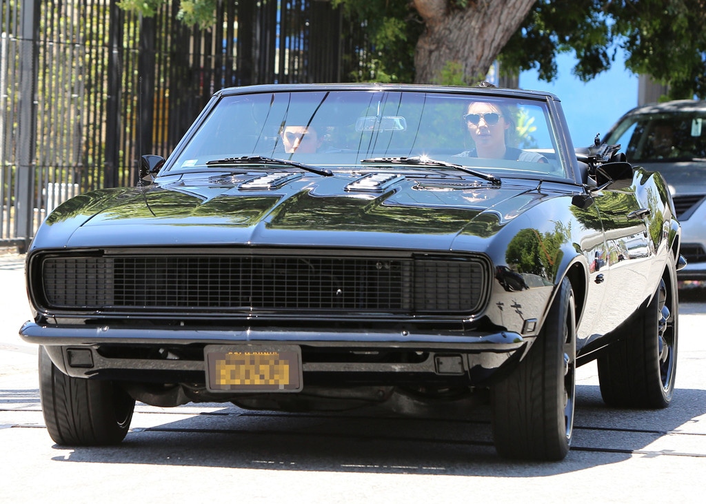 rs_1024x731-150804195241-1024.Kendall-Jenner-Car-LA.ms.080415_copy.jpg