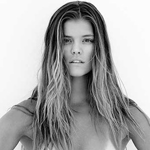 Nina Agdal Strips Naked For Si Photo Series See Pics E News 7149