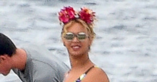 beyoncé wears jaguar swimsuit and shows butt cheeks in light blue jaguar