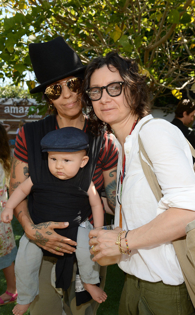 Sara Gilbert and Wife Linda Perry Attend Family Fun Day ...