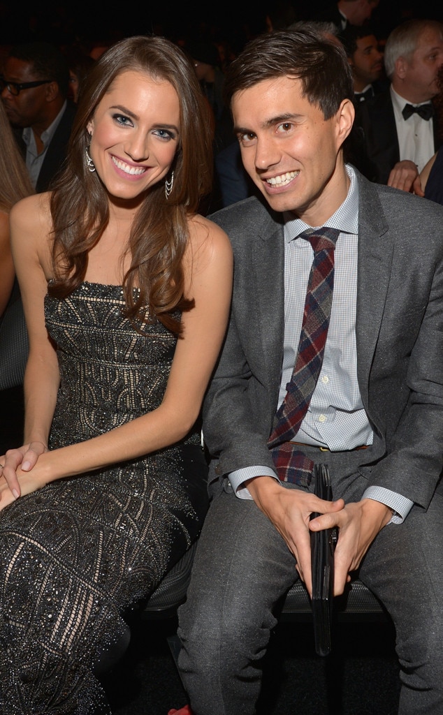 Allison Williams And Ricky Van Veen From Famous Ladies And Their Techy Men E News