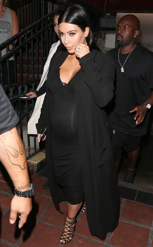 Kim Kardashian: Pregnant in Skinny Jeans!: Photo 2822494