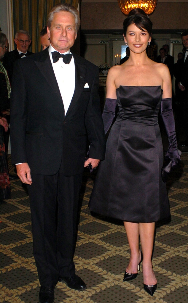 Catherine Zeta-Jones เปลื้องผ้าเนื่องในวันเกิดของ Michael Douglas