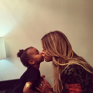 Khloé Kardashian Gets Kiss From North West At Kanye Show E Online