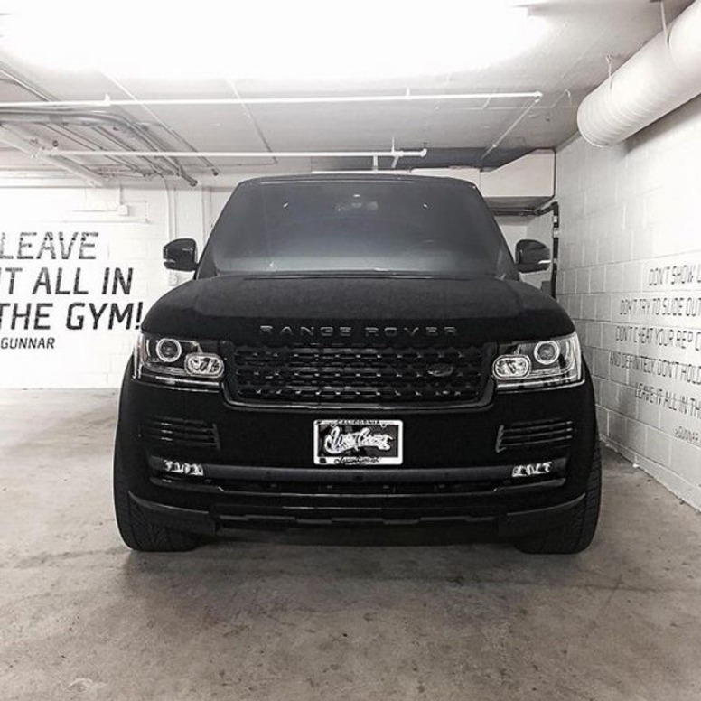 Khloe Kardashian, Instagram