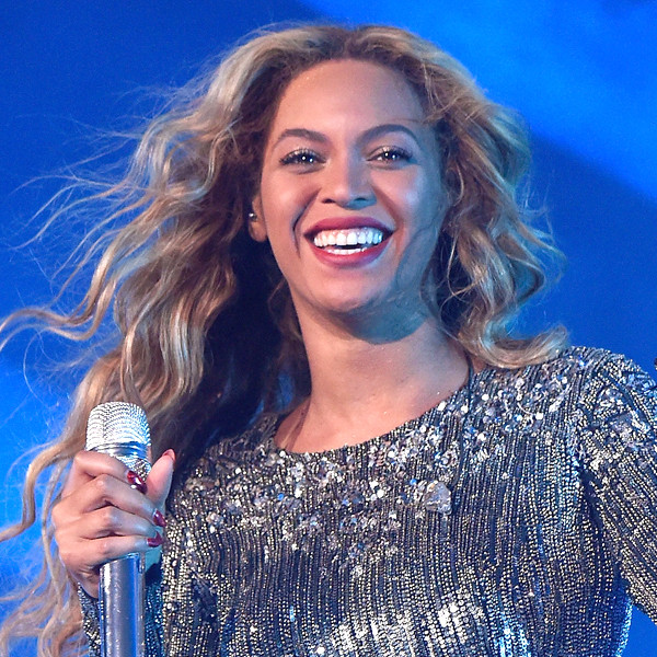 Beyoncé Sports Sexy Looks at Made in America Festival: Pics