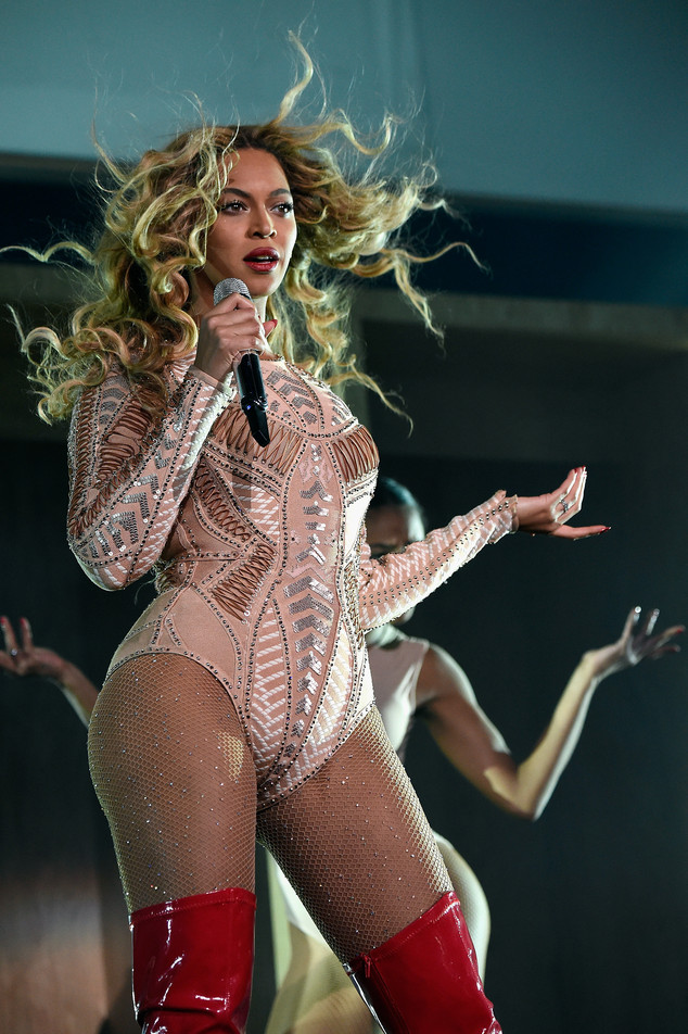 Let There Be Wind from Beyoncé's Sexy Looks at 2015 Made in America ...