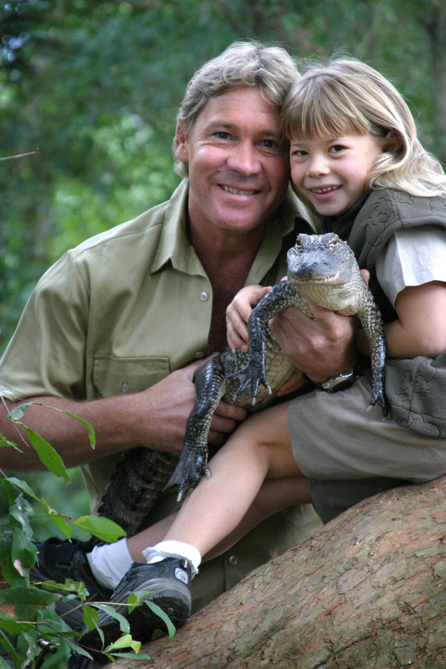How Bindi Irwin Honored Father Steve Irwin 14 Years After His Death E Online Au