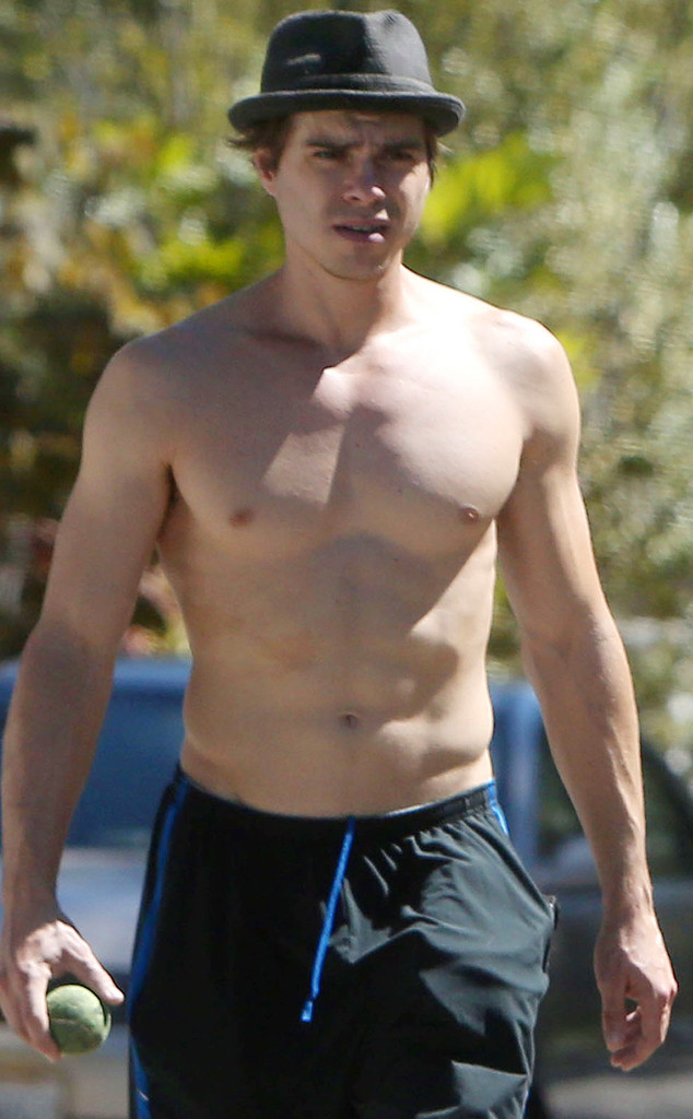 Boy Meets World's Matthew Lawrence Shows Off Toned Abs | E ...