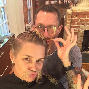 Yolanda Foster Chops Off All Of Her Hair See The Pic E News