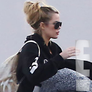 Khloe Seen By Lamar Odom S Side As He Leaves Las Vegas Hospital