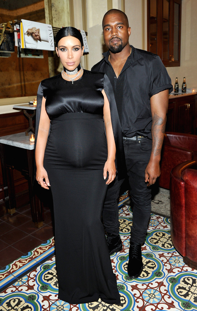 Kim Kardashian: Pregnant in Skinny Jeans!: Photo 2822494, Kim Kardashian,  Pregnant Celebrities Photos